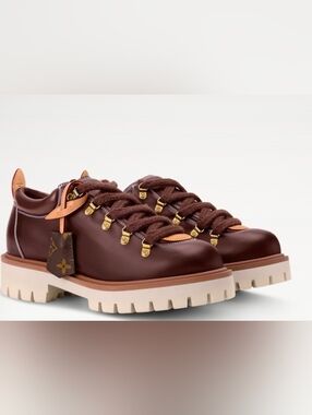 Louis Vuitton Brown Leather with Tan Insole and Gold LV